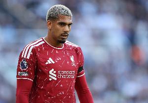 体育时报：利物浦新援阿劳霍租借亮相惊艳，或成5500万欧元转会目标